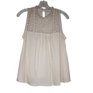 hinge sleeveless top with lace detailing, size small